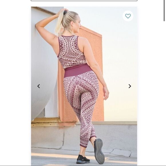 NWT! Fabletics High-Waisted Seamless Lace Capri Workout Gym Leggings - Picture 6 of 8